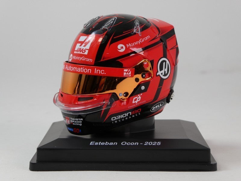 Un mini casque d'Esteban Ocon